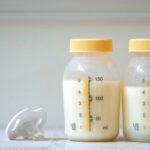 Sữa mẹ vẫn luôn là nguồn dinh dưỡng chính cho bé