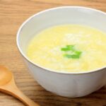Cháo trứng gà cho bé ăn dặm